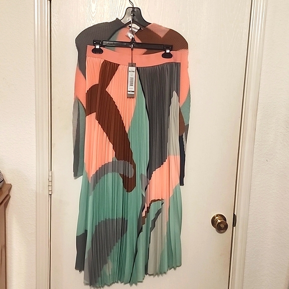 For Her Skirt Set - Picture 2 of 7